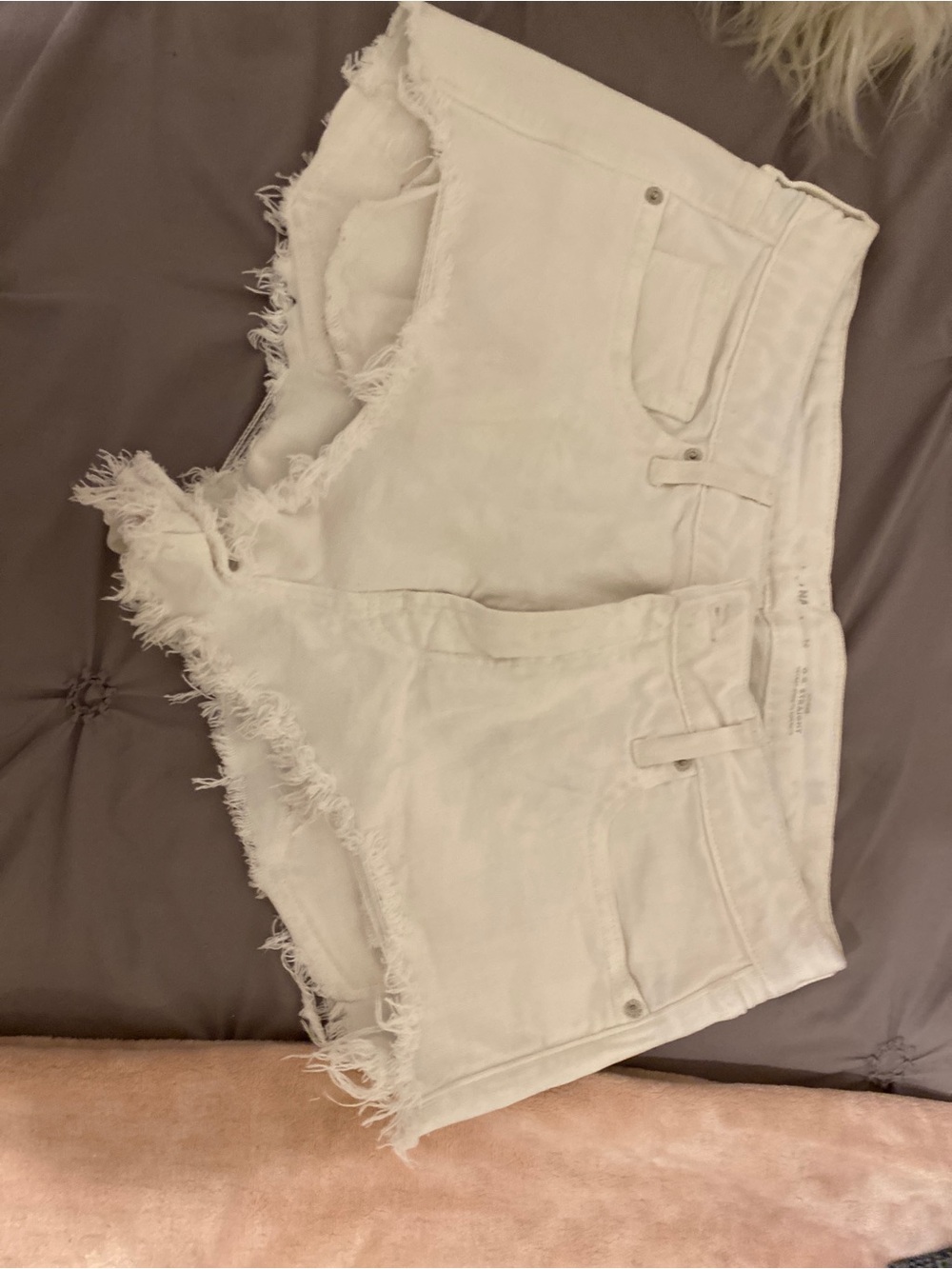 💰a.n.a White Distressed Frayed Hem Denim Shorts💰